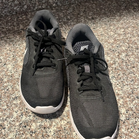 Nike Women’s Revolution 3 Running Shoes.  Size 8. NWOT - Picture 4 of 4